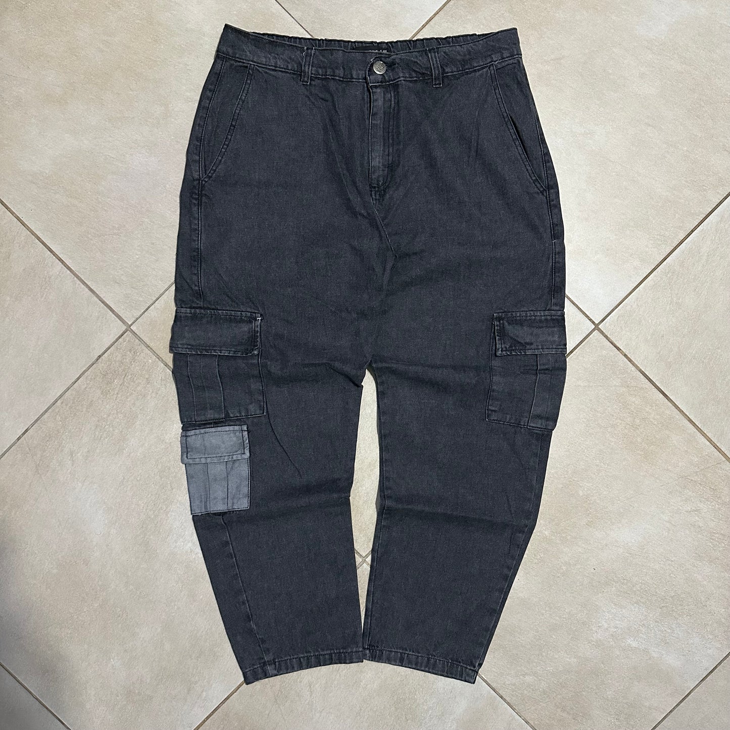 JEAN MOM CARGO BLACK VEGETA