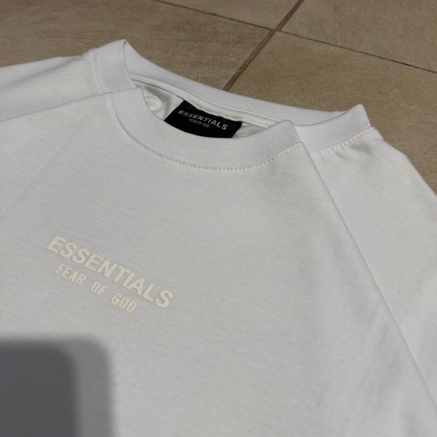 REMERA OVERSIZE ESSENTIALS