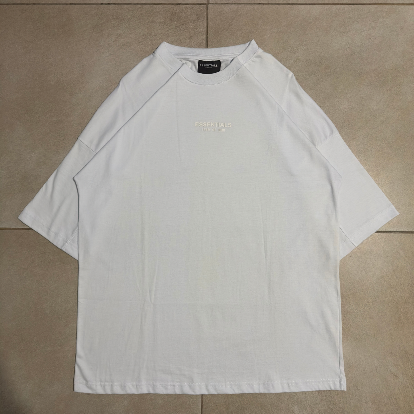 REMERA OVERSIZE ESSENTIALS