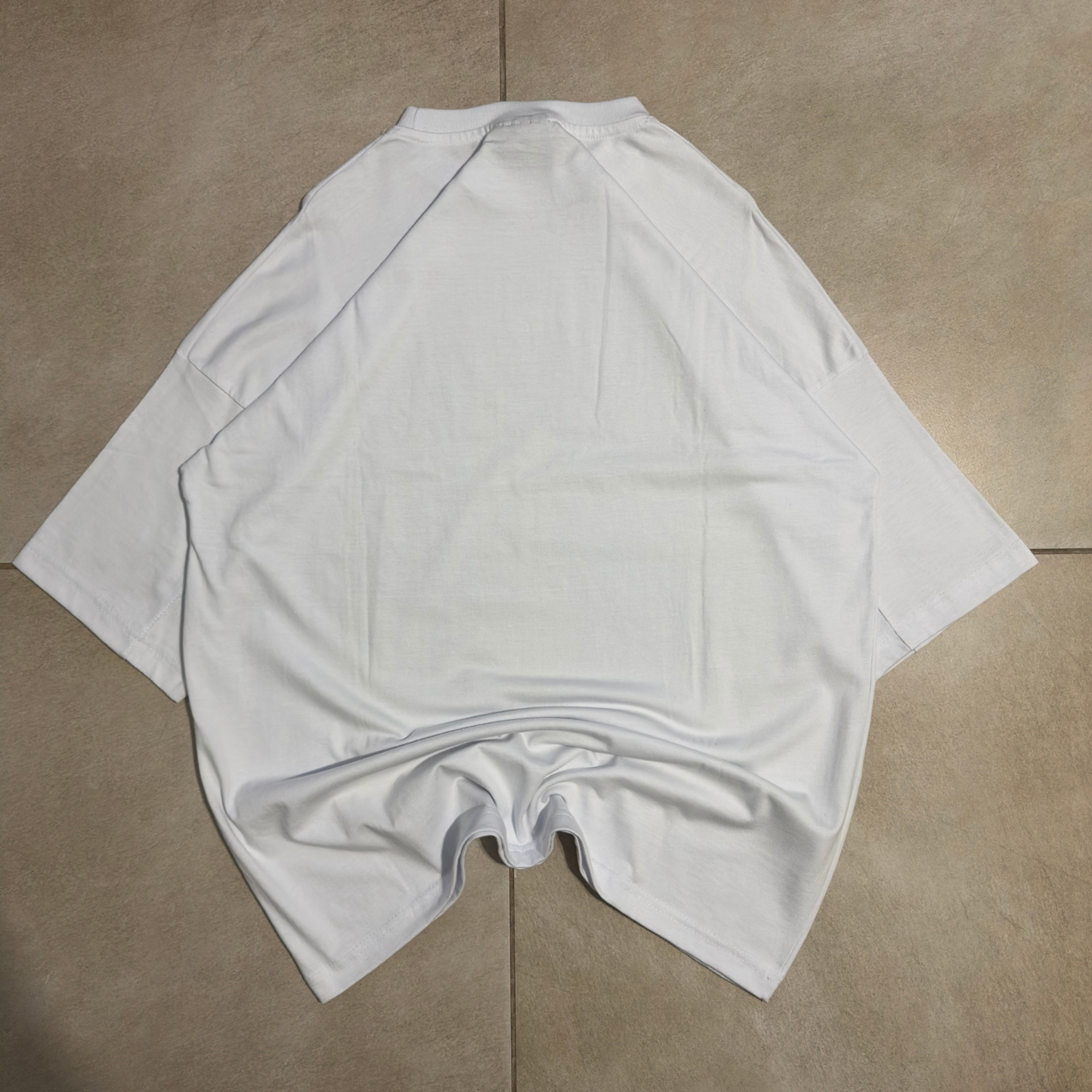 REMERA OVERSIZE ESSENTIALS