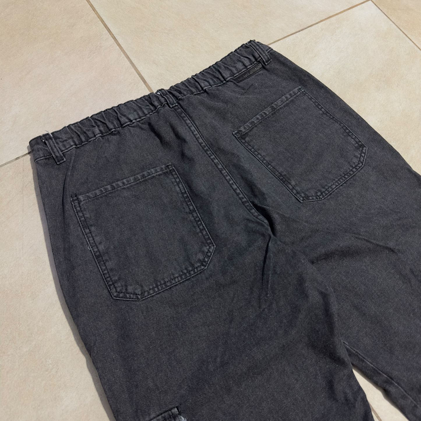 JEAN MOM CARGO BLACK VEGETA