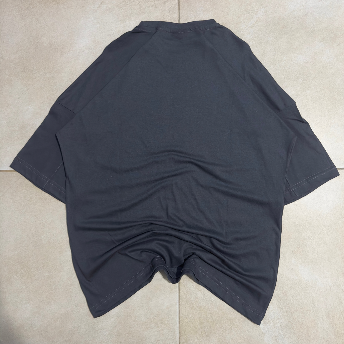 REMERA OVERSIZE ESSENTIALS